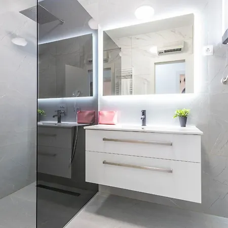 Lpl Luxury شقة *
