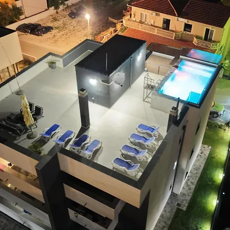 Lpl Luxury Apartman *