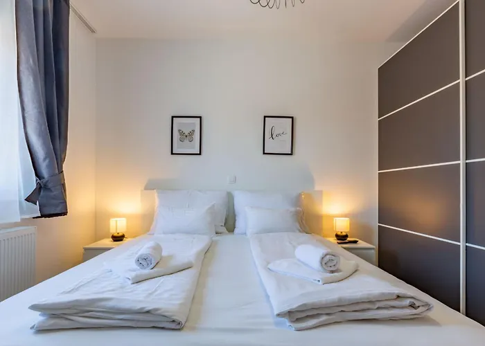 Lpl Luxury Apartman *