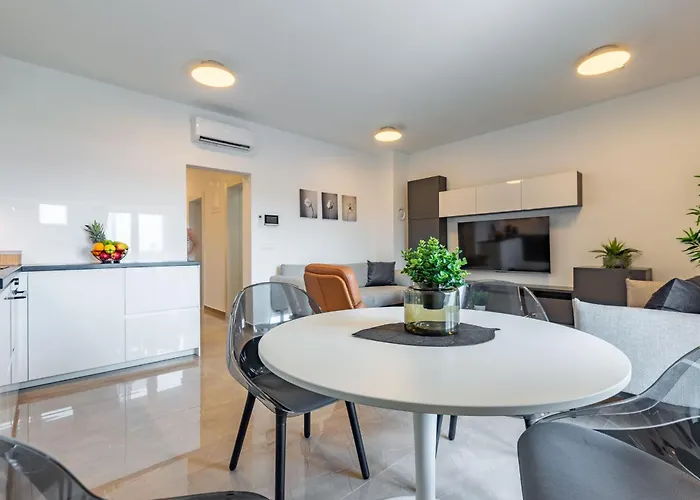 Lpl Luxury Apartman *