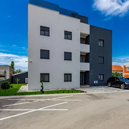 Lpl Luxury Apartman