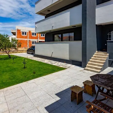 Lpl Luxury Apartman