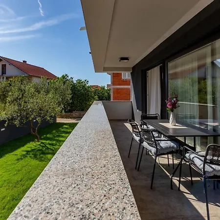 Lpl Luxury Apartman *